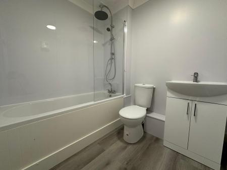 1 bedroom Flat to let in Malden Road, Cheam, Sutton, SM3
