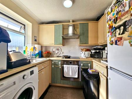 1 bedroom Flat to let in Malden Road, Cheam, Sutton, SM3
