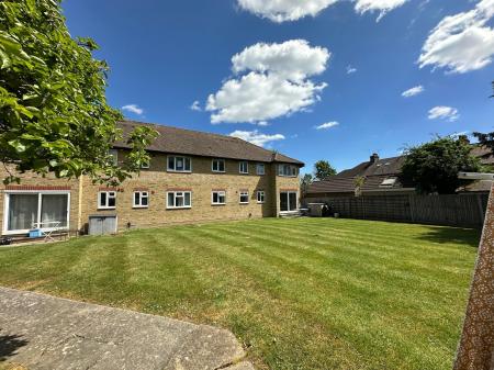 1 bedroom Flat to let in Malden Road, Cheam, Sutton, SM3