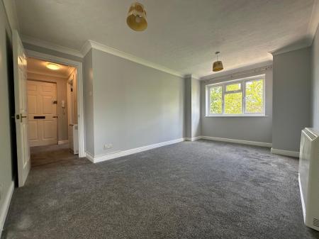 1 bedroom Flat to let in Malden Road, Cheam, Sutton, SM3