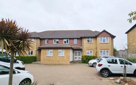 1 bedroom Flat to let in Malden Road, Cheam, Sutton, SM3