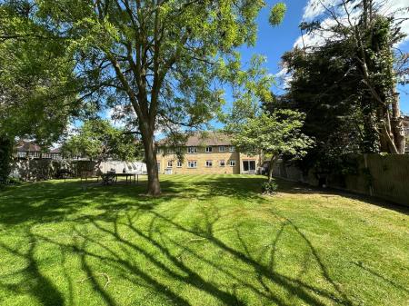 1 bedroom Flat to let in Malden Road, Cheam, Sutton, SM3