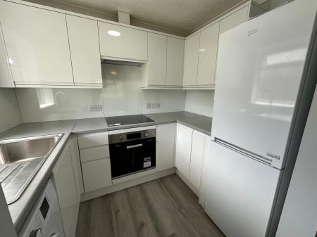 1 bedroom Flat to let in Malden Road, Cheam, Sutton, SM3
