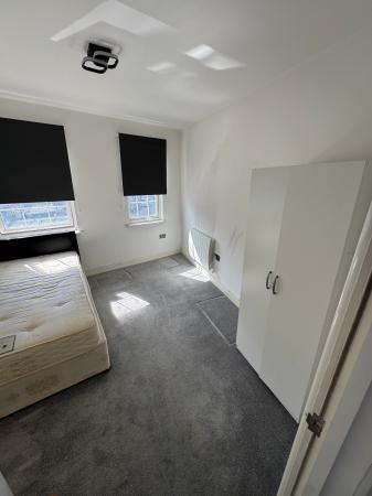 1 bedroom Flat share to let in Neville Walk, Carshalton, SM5