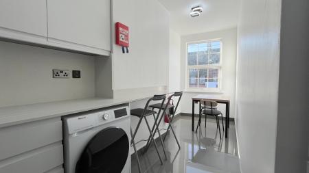 1 bedroom Flat share to let in Neville Walk, Carshalton, SM5