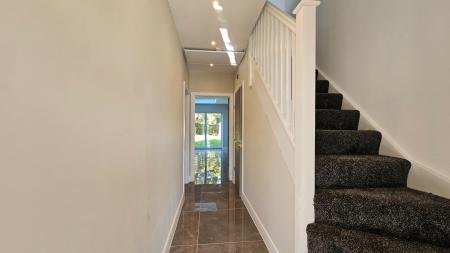 3 bedroom Semi-detached house to let in Church Lane, Coulsdon, CR5