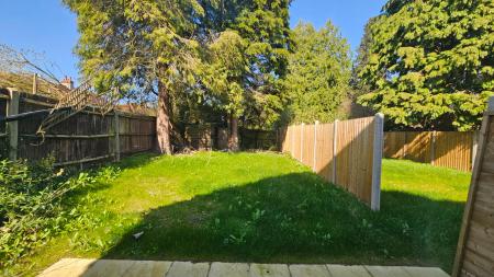 3 bedroom Semi-detached house to let in Church Lane, Coulsdon, CR5