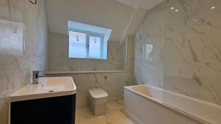 3 bedroom Semi-detached house to let in Church Lane, Coulsdon, CR5