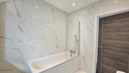 3 bedroom Semi-detached house to let in Church Lane, Coulsdon, CR5