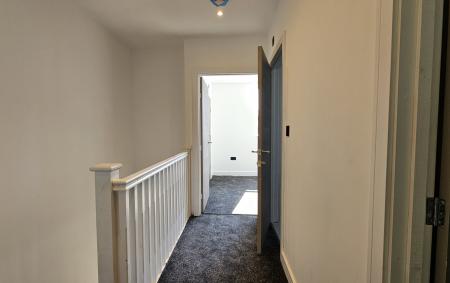 3 bedroom Semi-detached house to let in Church Lane, Coulsdon, CR5