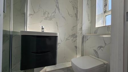 3 bedroom Semi-detached house to let in Church Lane, Coulsdon, CR5