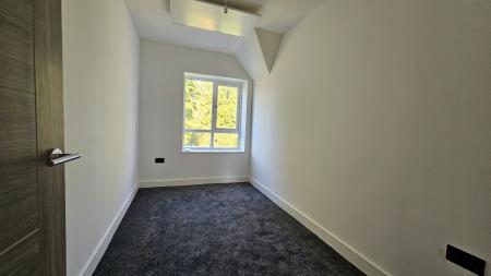 3 bedroom Semi-detached house to let in Church Lane, Coulsdon, CR5