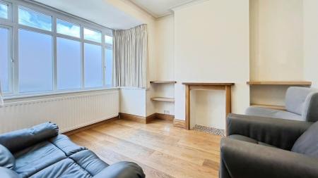 3 bedroom Terraced House for sale in Gander Green Lane, Sutton, SM1