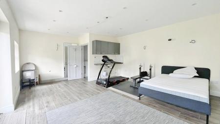 3 bedroom Terraced House for sale in Gander Green Lane, Sutton, SM1