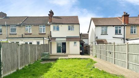 3 bedroom Terraced House for sale in Gander Green Lane, Sutton, SM1