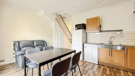 3 bedroom Terraced House for sale in Gander Green Lane, Sutton, SM1