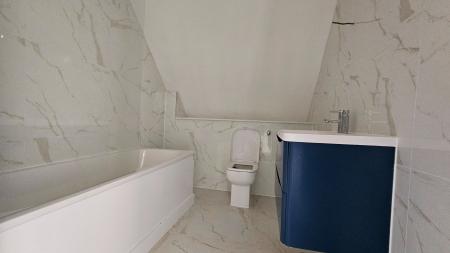 3 bedroom Semi-detached house to let in Church Lane, Coulsdon, CR5