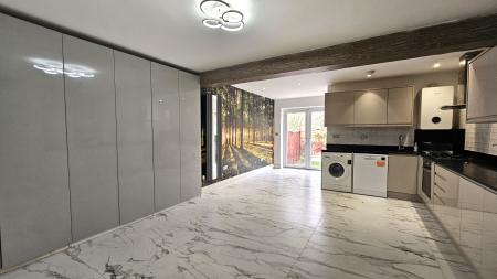 3 bedroom Terraced House to let in Alexandra Avenue, Sutton, SM1