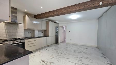 3 bedroom Terraced House to let in Alexandra Avenue, Sutton, SM1