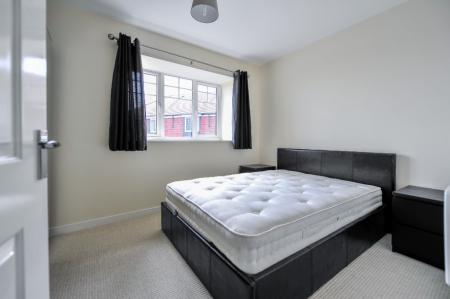 1 bedroom Flat to let in Schoolgate Drive, Morden, SM4