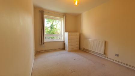 2 bedroom Flat to let in Beddington Gardens, Wallington, SM6