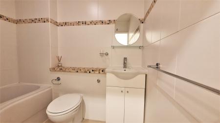 2 bedroom Flat to let in Beddington Gardens, Wallington, SM6