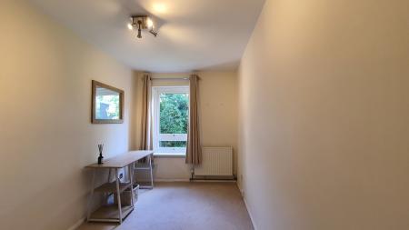 2 bedroom Flat to let in Beddington Gardens, Wallington, SM6