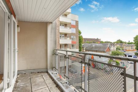 2 bedroom Flat for sale in 32 West Street, Sutton, SM1