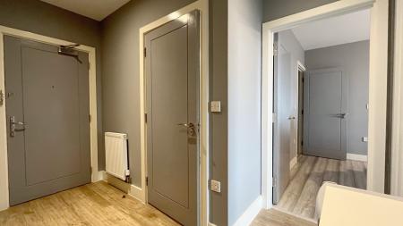 2 bedroom Flat to let in High Street, Sutton, SM1