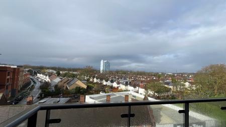 2 bedroom Flat to let in High Street, Sutton, SM1