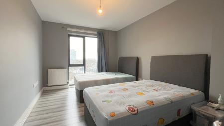 2 bedroom Flat to let in High Street, Sutton, SM1