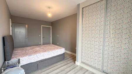 2 bedroom Flat to let in High Street, Sutton, SM1