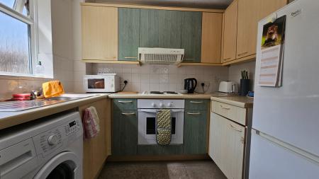 1 bedroom Flat to let in Malden Road, Cheam, Sutton, SM3