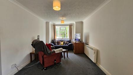 1 bedroom Flat to let in Malden Road, Cheam, Sutton, SM3