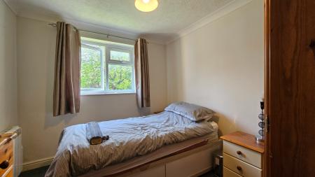 1 bedroom Flat to let in Malden Road, Cheam, Sutton, SM3