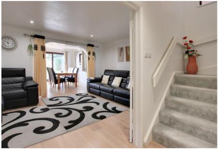 4 bedroom Detached house to let in Littlebrook Close, Shirley, Croydon, CR0