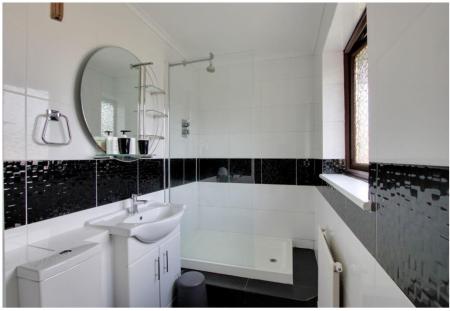 4 bedroom Detached house to let in Littlebrook Close, Shirley, Croydon, CR0