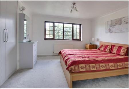 4 bedroom Detached house to let in Littlebrook Close, Shirley, Croydon, CR0