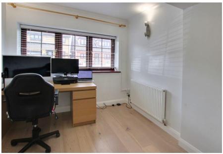 4 bedroom Detached house to let in Littlebrook Close, Shirley, Croydon, CR0