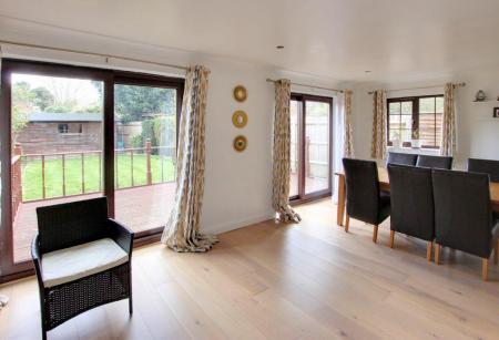 4 bedroom Detached house to let in Littlebrook Close, Shirley, Croydon, CR0