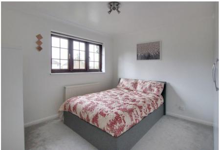 4 bedroom Detached house to let in Littlebrook Close, Shirley, Croydon, CR0