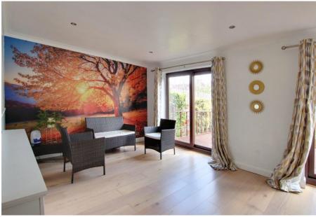 4 bedroom Detached house to let in Littlebrook Close, Shirley, Croydon, CR0