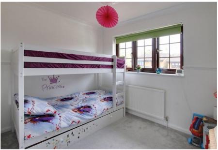 4 bedroom Detached house to let in Littlebrook Close, Shirley, Croydon, CR0