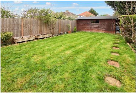 4 bedroom Detached house to let in Littlebrook Close, Shirley, Croydon, CR0