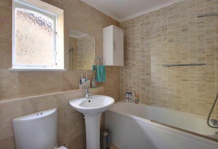 4 bedroom Detached house to let in Littlebrook Close, Shirley, Croydon, CR0