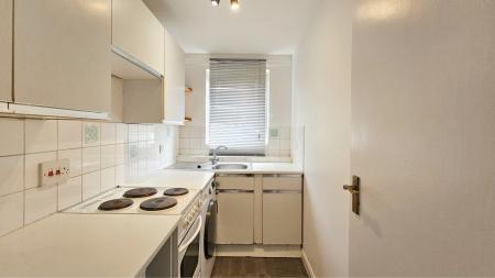 1 bedroom Studio flat to let in Burnell Road, Sutton, SM1