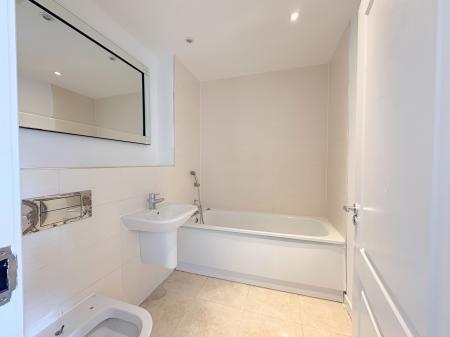 4 bedroom Town house to let in Damson Way, Carshalton Beeches, Carshalton, SM5