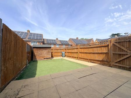 4 bedroom Town house to let in Damson Way, Carshalton Beeches, Carshalton, SM5