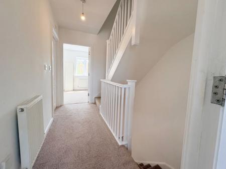 4 bedroom Town house to let in Damson Way, Carshalton Beeches, Carshalton, SM5
