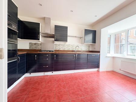 4 bedroom Town house to let in Damson Way, Carshalton Beeches, Carshalton, SM5